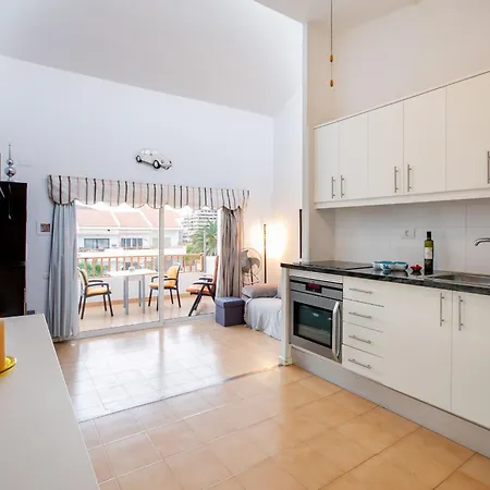 Lägenhet One-bedroom With Terrace, Pool And Partial Sea Views *