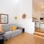 شقة One-bedroom With Terrace, Pool And Partial Sea Views *