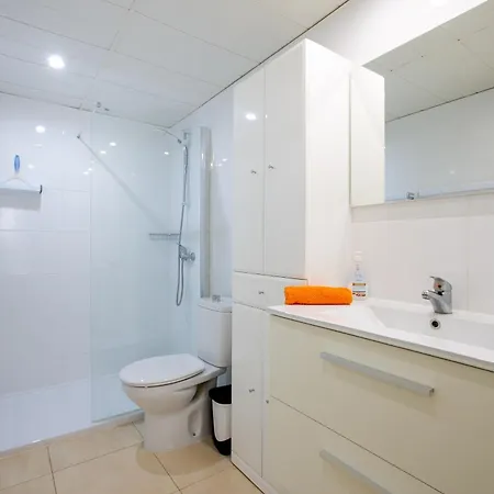شقة One-bedroom With Terrace, Pool And Partial Sea Views *