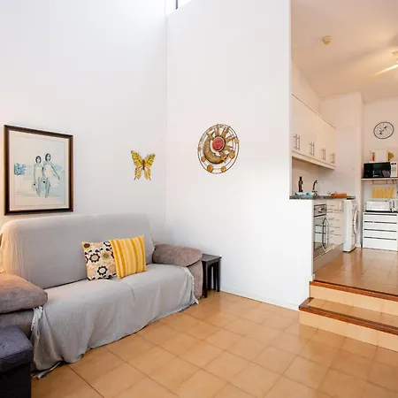 Διαμέρισμα One-bedroom With Terrace, Pool And Partial Sea Views *