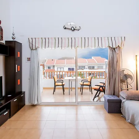 شقة One-bedroom With Terrace, Pool And Partial Sea Views